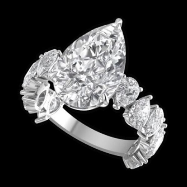 Grand pear ring